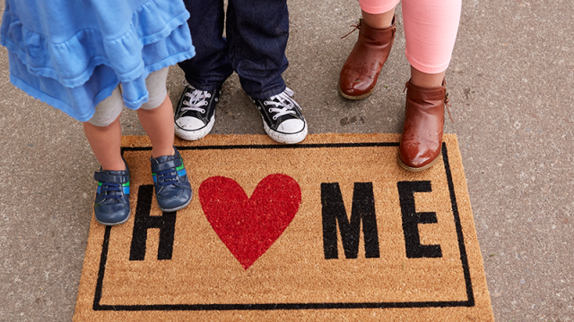 welcome home door mat with kids feet